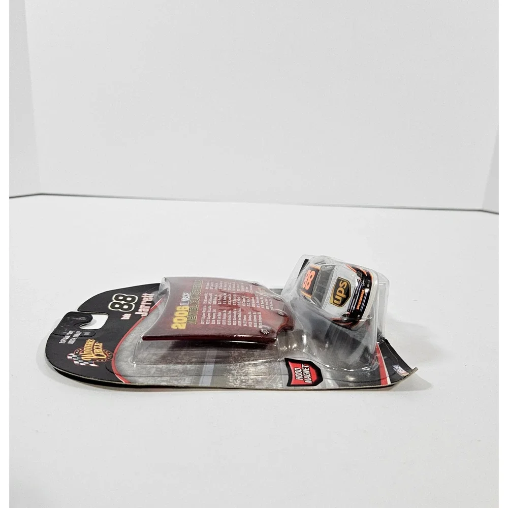 Winners Circle Dale Jarrett 88 UPS 2006 NASCAR 1:64 Diecast Car with Hood Magnet